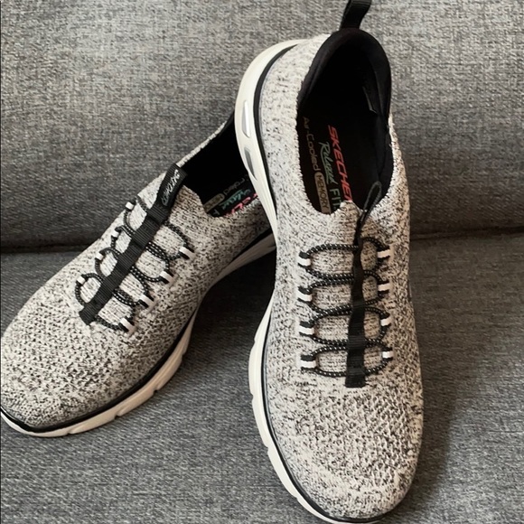 skechers no tie tennis shoes